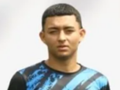 Futbalistu (17) zastrelil nájomný vrah počas jazdy autom, keď „násilie uhasilo sen“ Futbalista noha zblízka na štadióne počas futbalového zápasu pod jasnými reflektormi