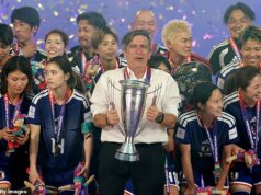 Futbalový tréner trhá z Austrálie pásy, pretože „pivo si nemôžete kúpiť po 11:00 v noci“ Japonský tréner Nils Nielsen sa po víťazstve svojho tímu v Ázijskom pohári vysmieval nočnému životu Austrálie a tvrdil, že po 23:00 nie je možné kúpiť si pivo.