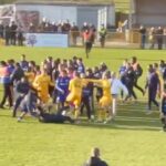 Futbalový zápas končí hromadnou bitkou s hráčmi, ktorí sa chcú „zabiť“ | Futbal | Šport