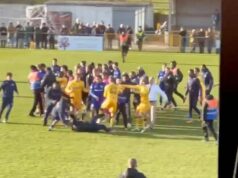 Futbalový zápas končí hromadnou bitkou s hráčmi, ktorí sa chcú „zabiť“ | Futbal | Šport Futbalový zápas končí hromadnou bitkou s hráčmi, ktorí sa chcú „zabiť“ | Futbal | Šport