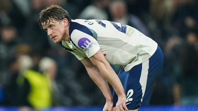 Gallagher odpálil spolu so Spurs „osla“ a tínedžera „dvoma ľavými nohami“
