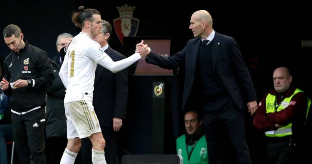 Gareth Bale a Zinedine Zidane z Realu Madrid počas zápasu La Ligy medzi Osasunou a Realom Madrid. 