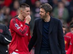 Gary Neville dostane to, čo chce, keď Michael Carrick Man Utd Turn proti Crystal Palace Michael Carrick hovorí s Benjaminom Seskom po zápase Premier League medzi Manchestrom United a Crystal Palace na Old Trafford.