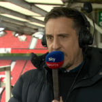 Max Dowman oslavuje so spoluhráčmi gól proti Evertonu