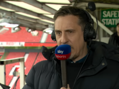 Gary Neville vysvetľuje, prečo musel pri sledovaní Arsenalu zavolať svojej žene Max Dowman oslavuje so spoluhráčmi gól proti Evertonu