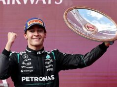 George Russell si pripísal víťazstvo na Veľkú cenu Austrálie po súboji s Charlesom Leclercom z Ferrari o prvé miesto – keďže havaruje hviezda Aussie F1 Oscar Piastri George Russell (na snímke) ukončil sezónu Formuly 1 v roku 2026 s veľkým úspechom a v nedeľu si pripísal víťazstvo v Melbourne.