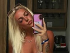 Glamový futbalista v kariére otočil sa, keď sa fanúšikovia vracajú a hovoria „ona je brankárka“ Justin Kelly