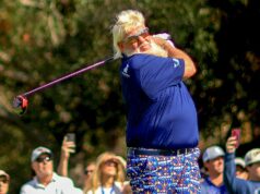 Golfová legenda John Daly sa kĺže dolu púštnym kopcom vo virálnom golfovom videu Golfová legenda John Daly sa kĺže dolu púštnym kopcom vo virálnom golfovom videu