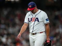 Hanba pre USA ako žalostná prehra s Talianskom riskuje vypadnutie World Baseball Classic… napriek tomu, že tréner si myslel, že už to majú za sebou Americký nadhadzovač Brad Keller kráča k zemľanke v polovici šiestej zmeny