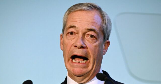 Hanbím sa za svoj klub za hosťovanie Nigela Faragea – je to proti všetkému, za čím stojíme | Futbal | Šport
