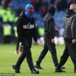 Ultras z oboch strán Old Firm zorganizovali inváziu na ihrisku po baráži o Škótsky pohár