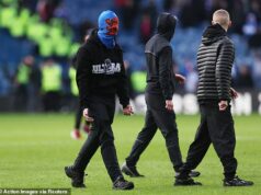 Hanebné ticho od Rangers aj Celticu: Otrasné scény z Ibrox boli široko odsúdené všetkými okrem dvoch zúčastnených klubov! Ultras z oboch strán Old Firm zorganizovali inváziu na ihrisku po baráži o Škótsky pohár