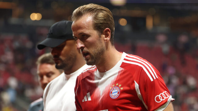 Harry Kane sa umiestnil nad Thierrym Henrym v kategórii Najlepší stredný útočník tohto storočia, bývalý hráč Tottenhamu až za „túto“ legendou
