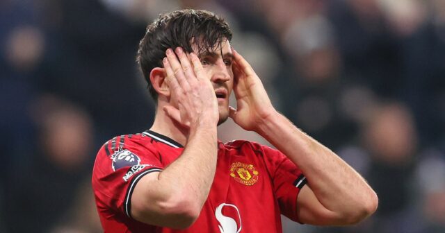 NEWCASTLE UPON TYNE, ANGLICKO - 4. marca: Harry Maguire z Manchestru United reaguje počas zápasu Premier League medzi Newcastle United a Manchester United v St James' Park 4. marca 2026 v Newcastle upon Tyne v Spojenom kráľovstve. (Foto: Robbie Jay Barratt - AMA/Getty Images)