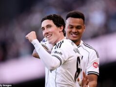 Harry Wilson inšpiruje Fulham k víťazstvu 3:1 na comeback nad Burnley, aby si udržal formu svojho života – rad na jeho podpis sa bude naďalej zväčšovať uprostred neistoty zmluvy, píše MATT BARLOW Harry Wilson opäť zažiaril, keď strelil svoj desiaty gól v sezóne pri víťazstve Fulhamu 3:1 nad Burnley