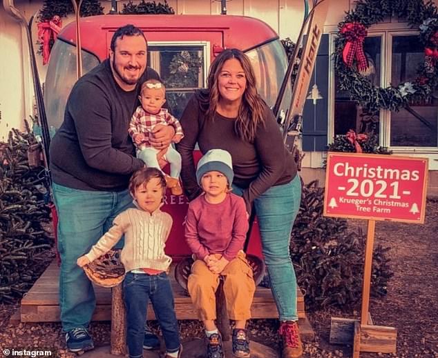 Hasiči zverejnili vyhlásenie o smrteľnom požiari, ktorý zabil reportérku NHL Pár je videný s Hudsonom, Caydenom a Averym počas vianočnej sezóny 2021