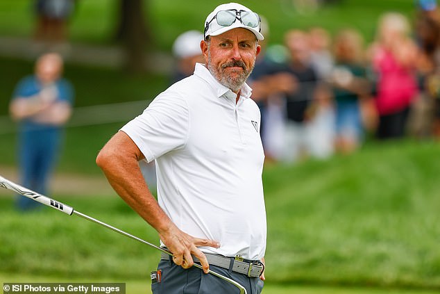 Hlavná aktualizácia o Philovi Mickelsonovi po odchode z golfu kvôli Phil Mickelson sa tento týždeň vracia do akcie pre LIV po absencii kvôli osobnej záležitosti