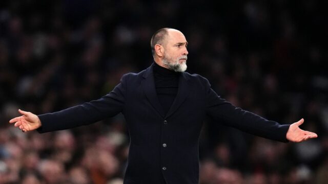 Hnev Igora Tudora po kontroverznom incidente VAR v zápase Tottenham Manažér Tottenhamu Hotspur Igor Tudor reaguje na zápas osemfinále Ligy majstrov UEFA v druhom zápase na štadióne Tottenhamu Hotspur.