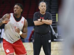 Home Sweet 16 Home: Illinois bagatelizuje výhodu rodného mesta Houstonu Basketbal NCAA: Regionálna prax NCAA Tournament South