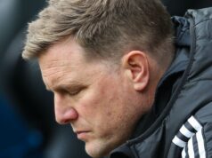 Howea vyhodiť, pretože Newcastle sa dvakrát „zmenšil“ a v najväčšom týždni zlyhal Howea vyhodiť, pretože Newcastle sa dvakrát „zmenšil“ a v najväčšom týždni zlyhal