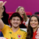 David Brooks na tréningu Walesu v roku 2021 ovláda loptu na hrudi