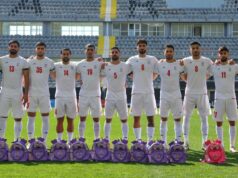 Hráči Iránu si uctievajú obete útoku na školu Minab pred prípravným zápasom majstrovstiev sveta vo futbale 2026 lightbox-info