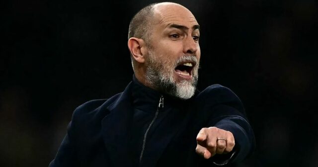 Hlavný tréner Chorvátska v Marseille Igor Tudor (vpravo) a francúzsky stredopoliar Marseille Dimitri Payet (vpravo) sa 6. septembra 2022 zúčastňujú na tlačovej konferencii na štadióne Tottenham Hotspur v Londýne v predvečer zápasu futbalovej skupiny D Ligy majstrov UEFA proti Tottenhamu Hotspur.