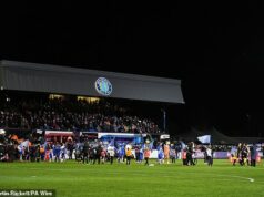 Hrdinovia FA Cupu sa stali terčom podozrivého útoku ARSON po tom, čo sa hasičské posádky snažili dostať pod kontrolu požiar na štadióne – o ich ligovom zápase sa rozhodlo tento víkend Štadión Leasing.com v Macclesfielde zapálili v utorok v skorých ranných hodinách