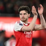 Declan Rice z Arsenalu tlieska fanúšikom