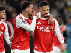 Hviezda Arsenalu William Saliba si nárokuje titul v Premier League a zdieľa verdikt Maxa Dowmana Viliam Saliba