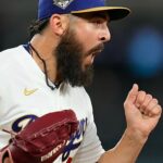 Alex Vesia nesie spomienky na svoju zosnulú dcéru na súprave nových, prispôsobených rukavíc