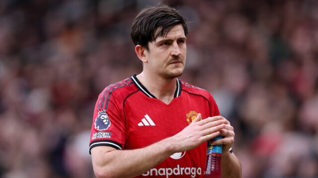 Harry Maguire, Leny Yoro z Manchestru United v akcii počas tréningu