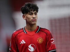Hviezda Man Utd ponúka vzrušujúci verdikt JJ Gabriel po tom, čo bol Wonderkid povýšený MANCHESTER, ANGLICKO - 7. marca: JJ Gabriel z Manchestru United oslavuje strelenie svojho tretieho gólu počas Premier League U18 medzi Manchester United U18 a Nottingham Forest U18 na tréningovom ihrisku Carrington 7. marca 2026 v Manchestri v Anglicku. (Foto: Zohaib Alam - MUFC/Manchester United cez Getty Images)