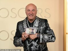 Hviezda Marty Supreme Kevin O’Leary nosí na Oscaroch ikonický kúsok športových pamiatok v hodnote až 30 miliónov dolárov Kevin O'Leary otočil hlavu na Oscaroch s kusom športových pamiatok v hodnote 30 miliónov dolárov