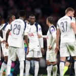 Londýn, Veľká Británia – 18. marca: Mathys Tel z Tottenhamu Hotspur sleduje zápas osemfinále Ligy majstrov UEFA 2025/26 medzi Tottenham Hotspur FC a Atletico de Madrid na štadióne Tottenham Hotspur 18. marca 2026 v Londýne v Anglicku. (Foto: Vince Mignott/DeFodi Images/DeFodi cez Getty Images)