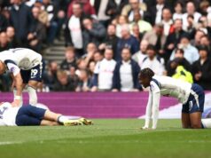 Hviezda Tottenhamu sa po nových obavách zo zranenia sťahuje z reprezentácie Mathys Tel (vpravo) sa zranil počas prehry Tottenhamu v Premier League s Nottingham Forest a teraz sa stiahol zo služby Francúzska do 21 rokov.