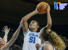 Hviezda UCLA Lauren Betts odmeňuje fanúšikov, ktorí pomohli zmeniť jej život Hviezda UCLA Lauren Betts odmeňuje fanúšikov, ktorí pomohli zmeniť jej život