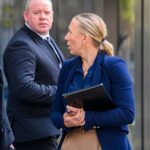 Bývalá hviezda AFL Nick Stevens (na obrázku vľavo pred súdom) bol uznaný vinným z 13 obvinení súvisiacich s podvodom pri inštalácii bazéna.