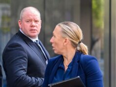 Hviezde AFL Nickovi Stevensovi hrozí väzenie po tom, čo v tradičnom podvode okrádal šesť rodín Bývalá hviezda AFL Nick Stevens (na obrázku vľavo pred súdom) bol uznaný vinným z 13 obvinení súvisiacich s podvodom pri inštalácii bazéna.