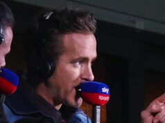 Hviezde Wrexhamu povedal Ryan Reynolds po prijatí Deadpoola naživo na Sky Sports, aby „odišla“. Ryan Reynolds a Rob Mac, spolumajitelia Wrexhamu, hovoria v poli komentárov