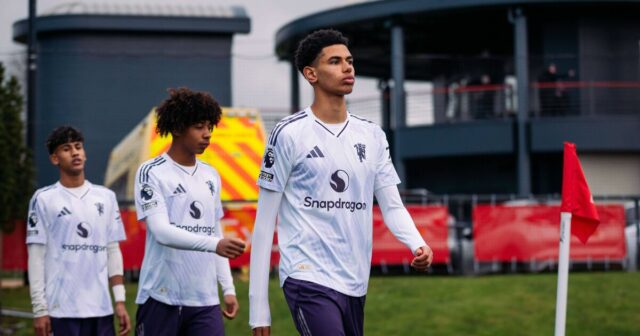 Hviezdne transformačné hlavy Guy Utd s Rooneym sú 6' 2" vpredu v teplom type|Futbal|Športová aktivita 
