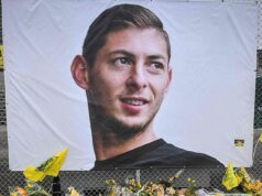 IAN HERBERT: Neúspešná Cardiffova honba za 100 miliónov libier pre obeť leteckého nešťastia Emiliana Sala bola šialenstvo – a futbal nedokázal reagovať na skutočný škandál tohto prípadu V pondelok francúzsky súd zamietol žiadosť Cardiff City o odškodné 100 miliónov libier od Nantes po smrti Emiliana Salu v roku 2019.