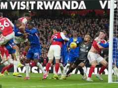 ISAAN KHAN: Arsenal sa povzniesol nad reptanie davu Emirátov, aby sa dostal hlboko a vyhral túto bitku opotrebovania proti Chelsea… ale nemôže sa spoliehať na rohy a brilantnosť Davida Raya Jurrien Timber zariadil rohový kop v preplnenej šestnástke a zabezpečil Arsenalu víťazstvo