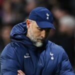 Igor Tudor, dočasný manažér Tottenhamu Hotspur, vyzerá skľúčene po tom, čo Julian Alvarez z Atletica de Madrid (bez obrázku) strelil piaty gól svojho tímu počas zápasu 16. kola Ligy majstrov UEFA 2025/2026 medzi Atletico de Madrid a Tottenham Hotspur FC na Estadio Civitas Metropolitano 20. marca v Španielsku.