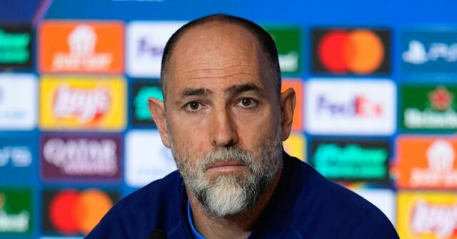   Igor Tudor, hlavný tréner Tottenhamu Hotspur, sa zúčastňuje jeho tlačovej konferencie 