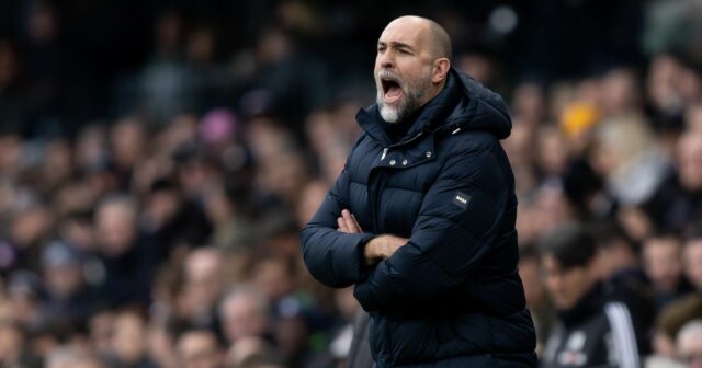 Igor Tudor, manažér Tottenhamu Hotspur, gestikuluje počas zápasu Premier League medzi Fulhamom a Tottenhamom Hotspur