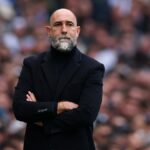 Igor Tudor, dočasný manažér Tottenhamu Hotspur, sleduje zápas Premier League medzi Tottenham Hotspur a Nottingham Forest na štadióne Tottenham Hotspur 22. marca 2026 v Londýne, Anglicko.