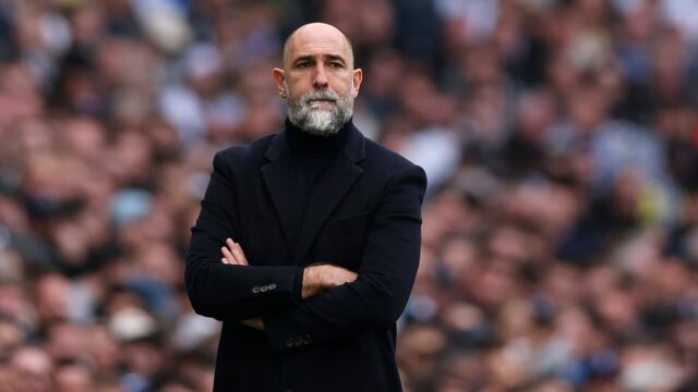 Igor Tudor odvolal hovor, keď Tottenham vyzval Jamieho Carraghera, aby Igor Tudor, dočasný manažér Tottenhamu Hotspur, sleduje zápas Premier League medzi Tottenham Hotspur a Nottingham Forest na štadióne Tottenham Hotspur 22. marca 2026 v Londýne, Anglicko.