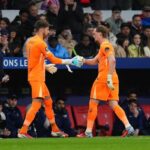 Igor Tudor ponižuje Antonina Kinského po 15-minútovom zavýjaní, keď Spurs prepadne tunelom