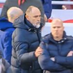 Igor Tudor potľapká Allana Dixona po ruke